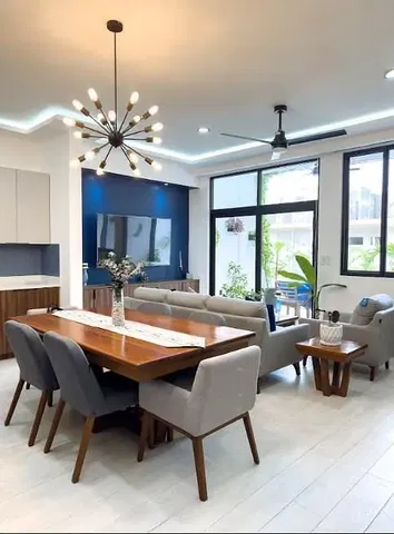 Cucina; elettrodomestici, pavimento in legno, luce naturale, stile moderno, ristrutturato