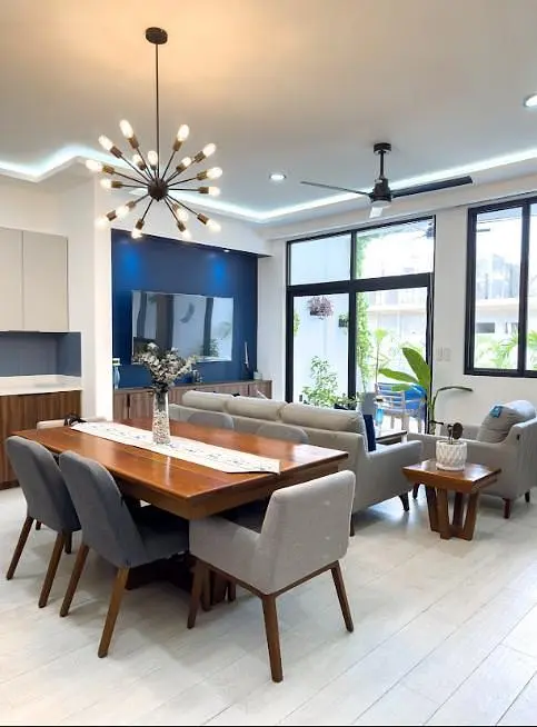 Cucina; elettrodomestici, pavimento in legno, luce naturale, stile moderno, ristrutturato