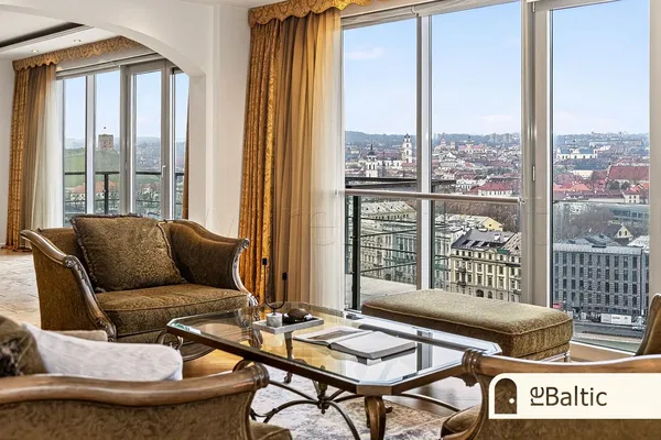 غرفة معيشة; أرضية خشبية, ضوء طبيعي, أسلوب عصري, أسقف عالية