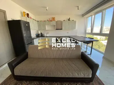 Cucina; elettrodomestici, pavimento in legno, luce naturale, stile moderno, ristrutturato