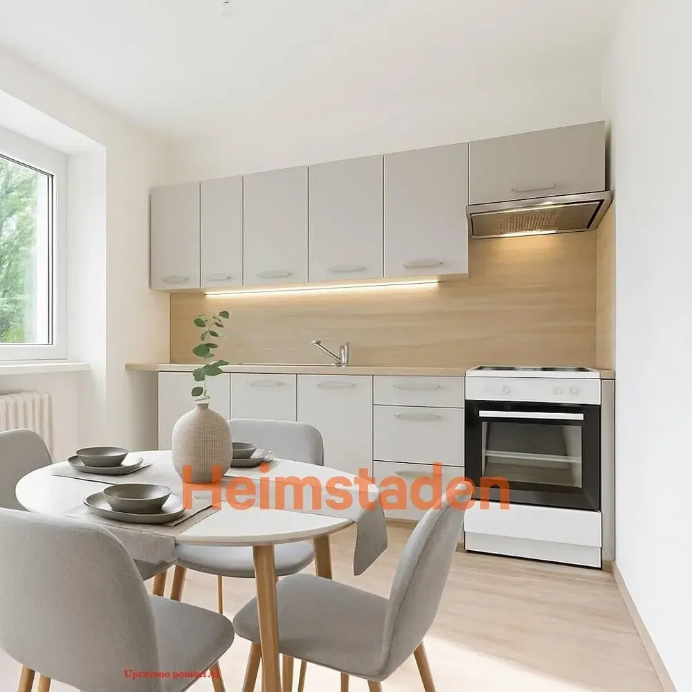 Wohnzimmer; holzboden, tageslicht, moderner stil, hohe decken