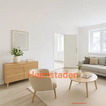 Salon; parquet, lumière naturelle, style moderne, hauteur sous plafond