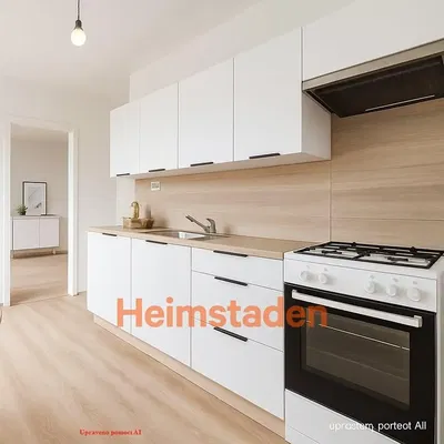 Kuchyně; kuchyňské spotřebiče, dřevěná podlaha, přirozené světlo, moderní styl, po rekonstrukci