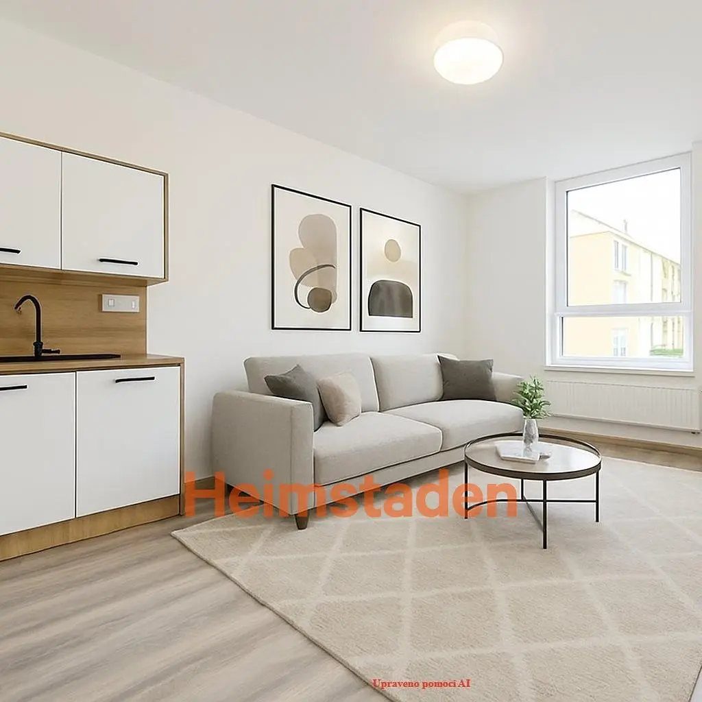 Kuchyňa; kuchynské spotrebiče, drevená podlaha, prirodzené svetlo, moderný štýl, po rekonštrukcii