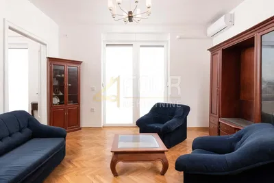 Cuisine; électroménager, parquet, lumière naturelle, style moderne, rénové