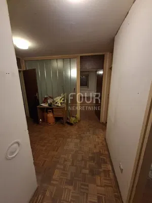 Cuisine; électroménager, parquet, lumière naturelle, style moderne, rénové