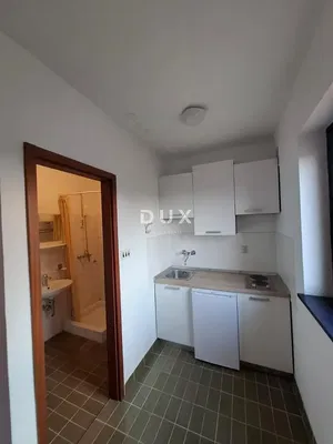 Küche; küchengeräte, holzboden, tageslicht, moderner stil