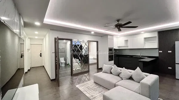 Küche; küchengeräte, holzboden, tageslicht, moderner stil, renoviert