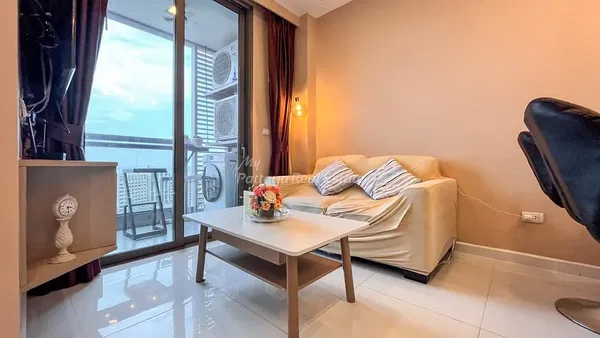 غرفة معيشة; أرضية خشبية, ضوء طبيعي, أسلوب عصري, أسقف عالية