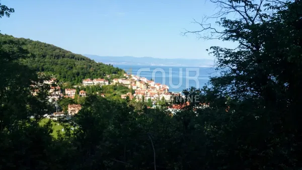 Wohnzimmer; holzboden, tageslicht, moderner stil, hohe decken