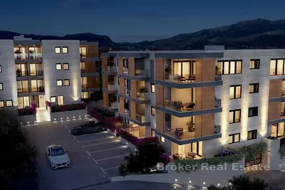 Salón; suelo de madera, luz natural, estilo moderno, techos altos