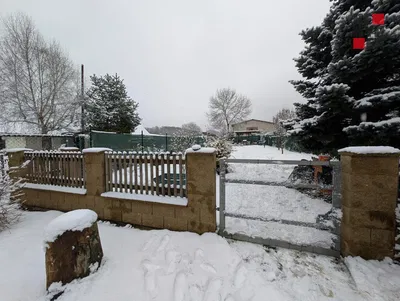 Σαλόνι; ξύλινο πάτωμα, φυσικό φως, μοντέρνο στυλ, ψηλά ταβάνια