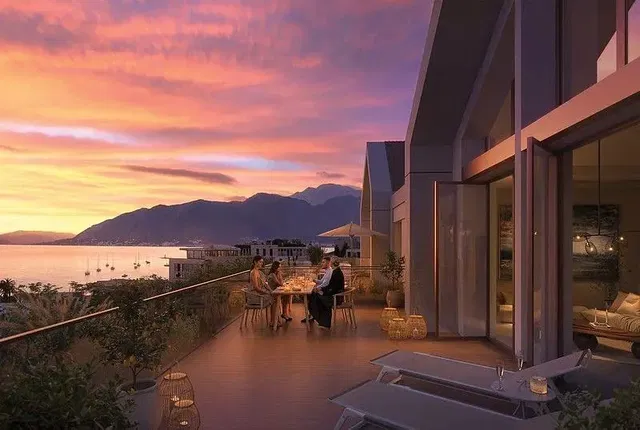 Wohnzimmer; holzboden, tageslicht, moderner stil, hohe decken