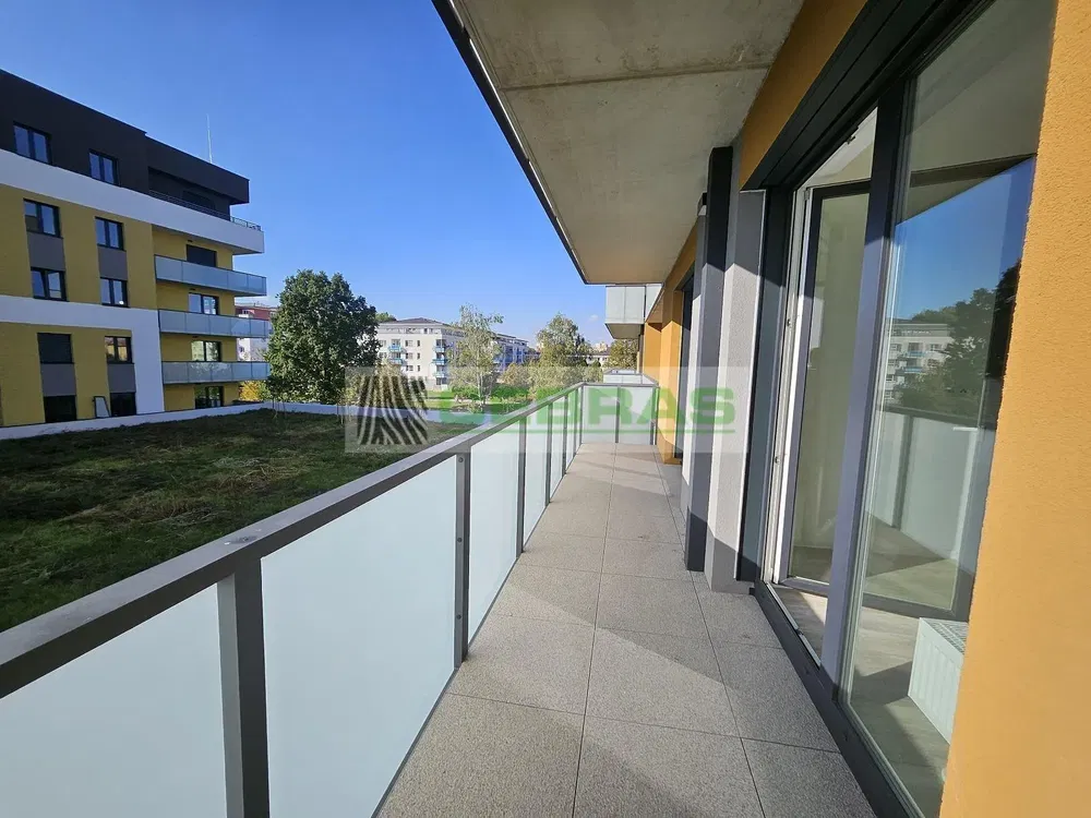 Dnevni boravak; drveni pod, prirodna svjetlost, moderan stil, visoki stropovi