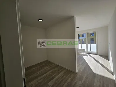 Dnevni boravak; drveni pod, prirodna svjetlost, moderan stil, visoki stropovi