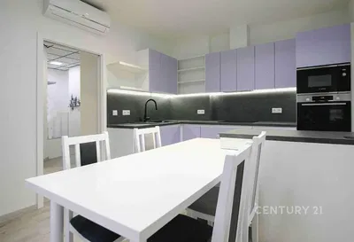 Σαλόνι; ξύλινο πάτωμα, φυσικό φως, μοντέρνο στυλ, ψηλά ταβάνια