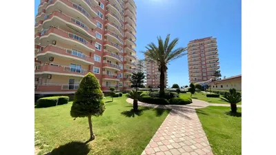 Wohnzimmer; holzboden, tageslicht, moderner stil, hohe decken