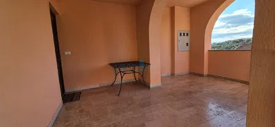 Living room; wood floor, natural light, modern style, high ceiling