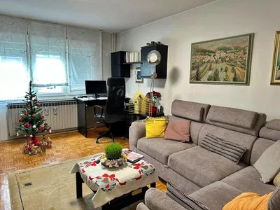 Cuisine; électroménager, parquet, lumière naturelle, style moderne, rénové