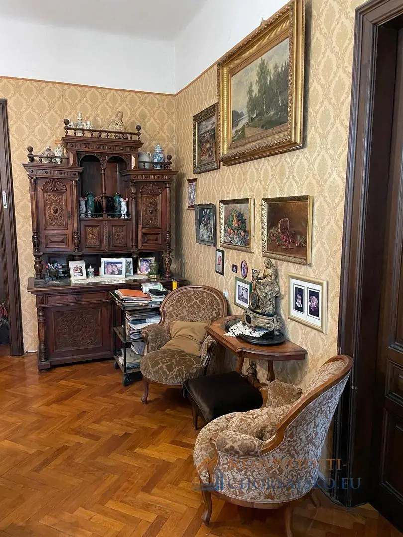 Wohnzimmer; tageslicht, holzboden, moderner stil