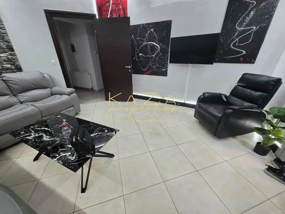 Küche; küchengeräte, holzboden, tageslicht, moderner stil, renoviert