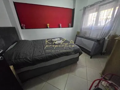 Wohnzimmer; holzboden, tageslicht, moderner stil, hohe decken