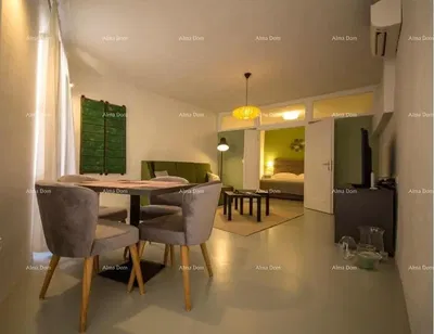 Küche; küchengeräte, holzboden, tageslicht, moderner stil