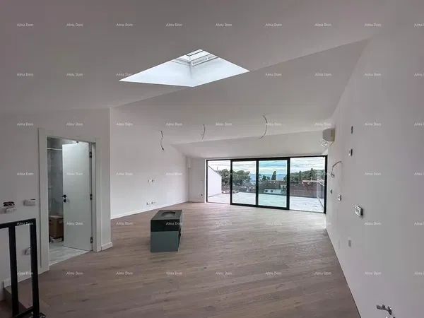 Sala de estar; chão de madeira, luz natural, estilo moderno, teto alto