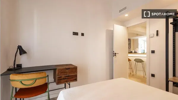 Cuisine; électroménager, parquet, lumière naturelle, style moderne, rénové