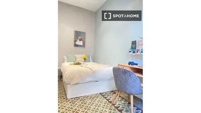 Cuisine; électroménager, parquet, lumière naturelle, style moderne, rénové