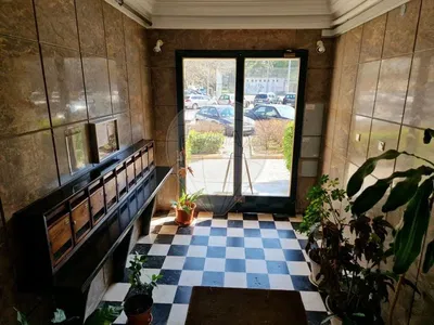 Küche; küchengeräte, holzboden, tageslicht, moderner stil, renoviert