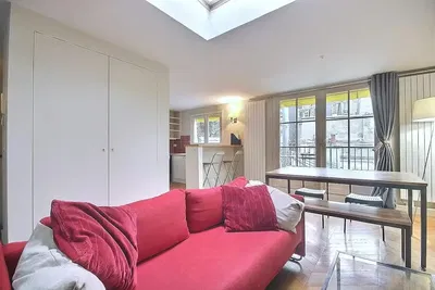 Cuisine; électroménager, parquet, lumière naturelle, style moderne, rénové