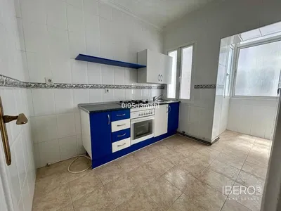 Living room; wood floor, natural light, modern style, high ceiling
