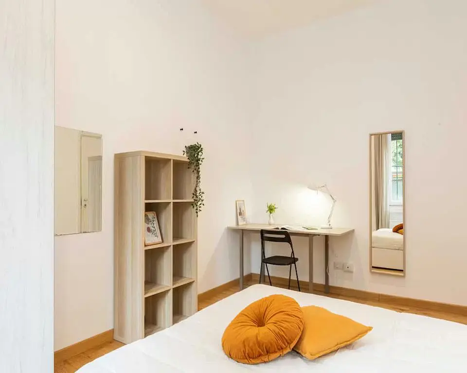 Cuisine; électroménager, parquet, lumière naturelle, style moderne, rénové