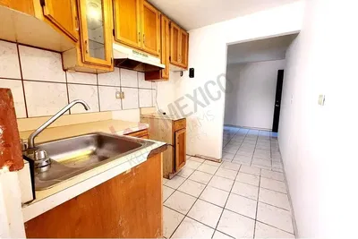 Salón; suelo de madera, luz natural, estilo moderno, techos altos