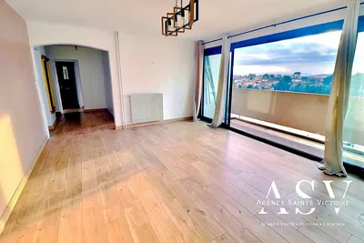 Living room; wood floor, natural light, modern style, high ceiling