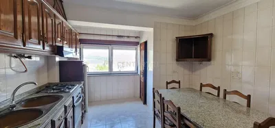 Dnevna soba; drveni pod, prirodno svjetlo, moderni stil, visoki plafoni