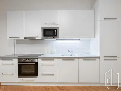 Σαλόνι; ξύλινο πάτωμα, φυσικό φως, μοντέρνο στυλ, ψηλά ταβάνια