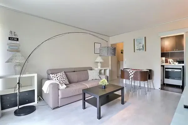 Küche; küchengeräte, holzboden, tageslicht, moderner stil, renoviert