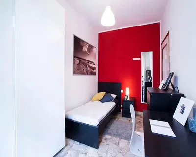 Living room; wood floor, natural light, modern style, high ceiling