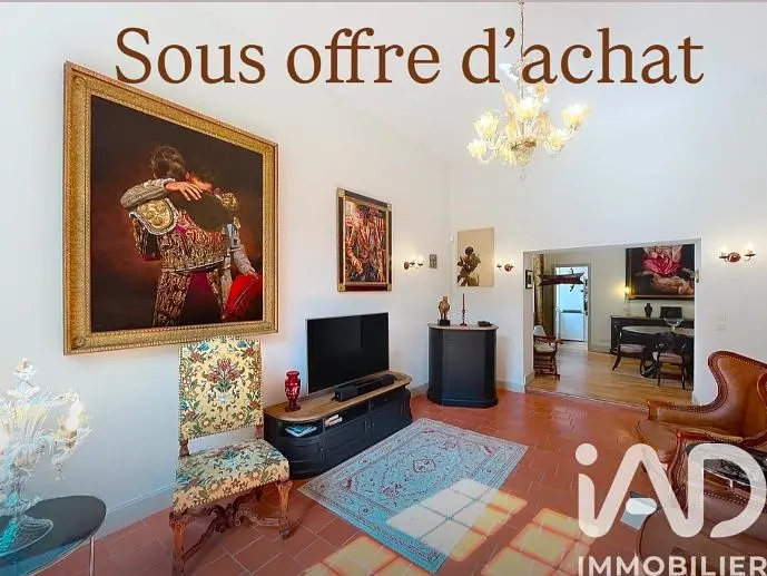 Дневна соба; дрвени под, природно светло, модерни стил, високи плафони