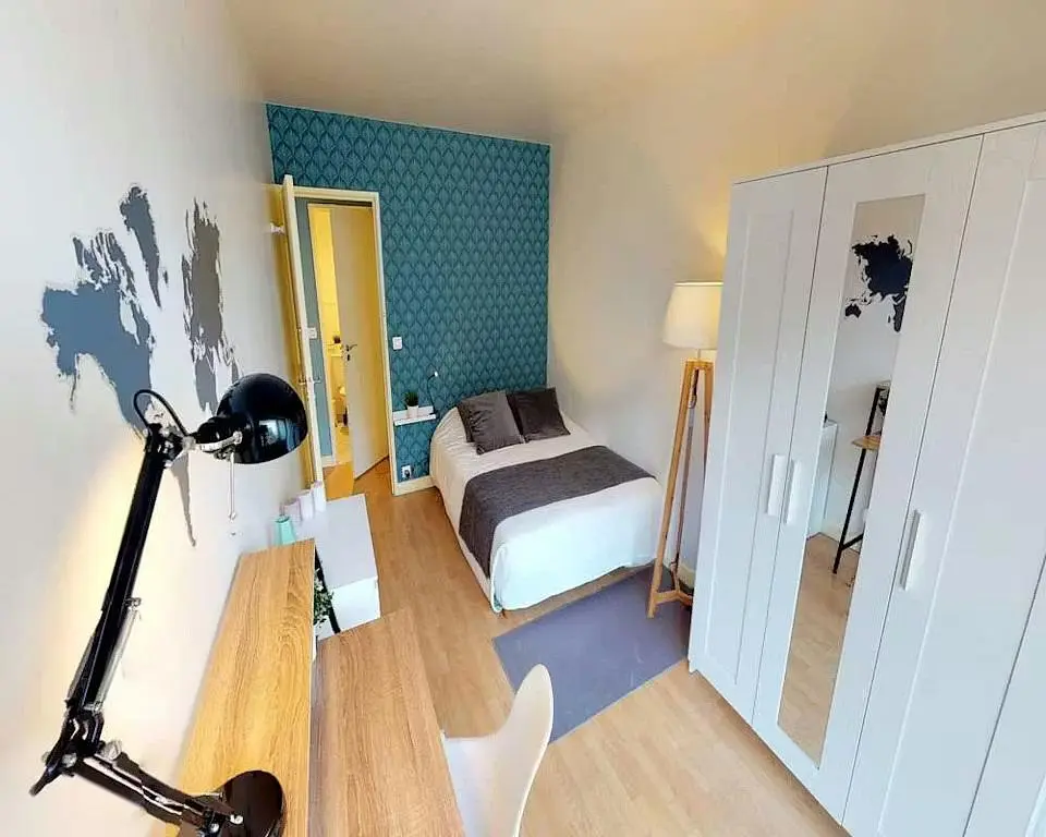 Cucina; elettrodomestici, pavimento in legno, luce naturale, stile moderno, ristrutturato