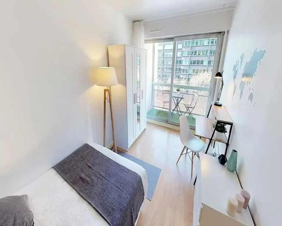 Cucina; elettrodomestici, pavimento in legno, luce naturale, stile moderno, ristrutturato