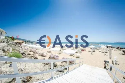 Living room; wood floor, natural light, modern style, high ceiling