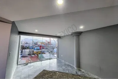Living room; wood floor, natural light, modern style, high ceiling