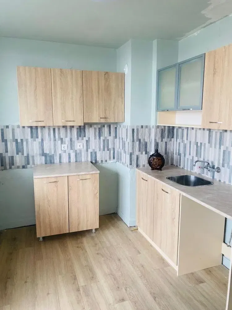 Küche; küchengeräte, holzboden, tageslicht, moderner stil, renoviert