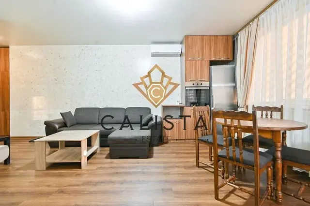 Living room; wood floor, natural light, modern style, high ceiling