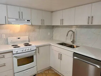 غرفة معيشة; أرضية خشبية, ضوء طبيعي, أسلوب عصري, أسقف عالية