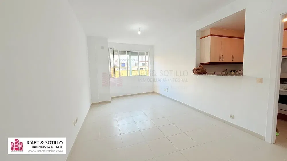 Kuchnia; sprzęt kuchenny, podłoga drewniana, światło dzienne, styl nowoczesny