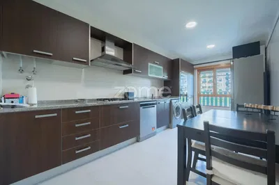 Küche; küchengeräte, holzboden, tageslicht, moderner stil, renoviert